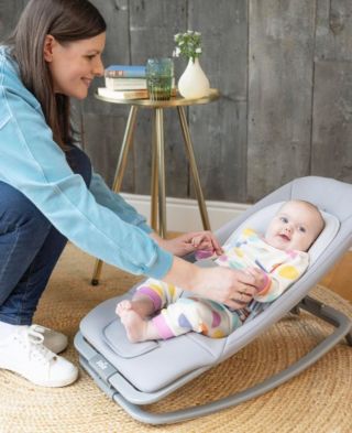 Lehátko, ktoré ľahučké, pohodlné a vždy pripravené na zábavu aj odpočinok ? 🤩 To je lehátko Dreamer od značky Joie ✨ S...